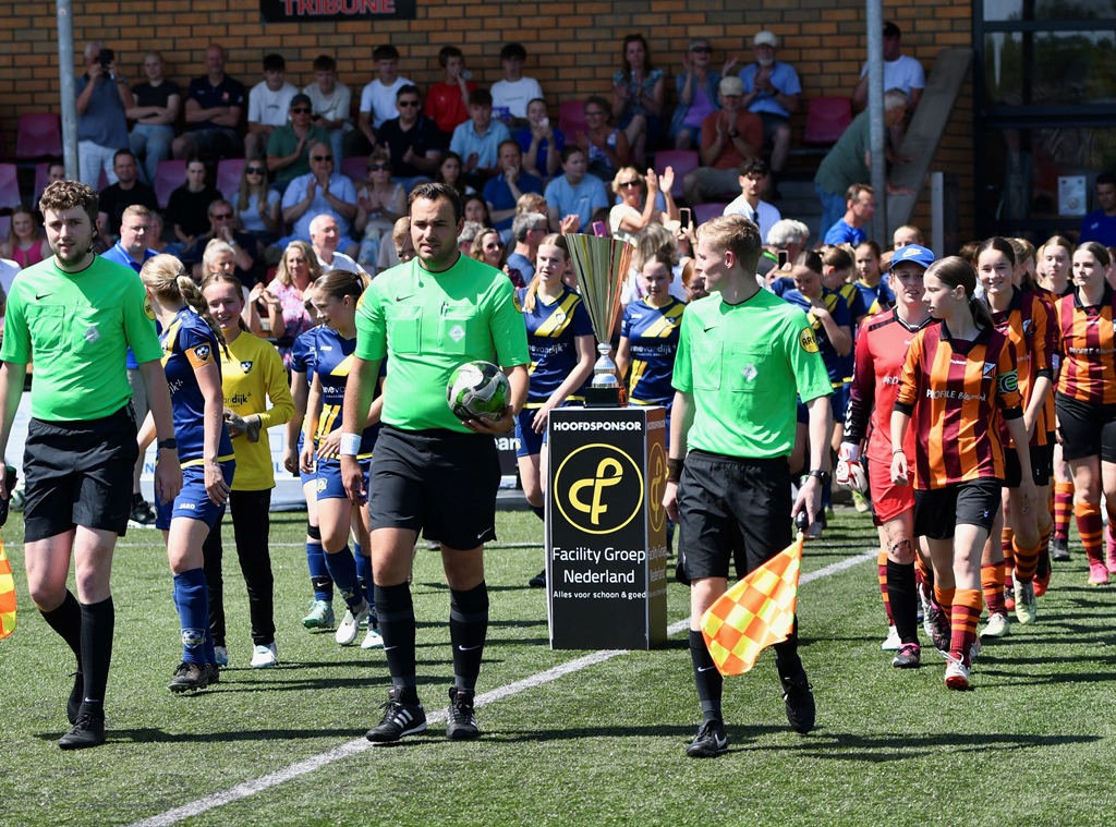 FC Zutphen MO15-1 wint na spannend scoreverloop en shoot-outs Achterhoek Cup. Tegenstander ZZC’20 knokt zich terug na 0-3 achterstand.
